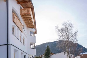 Unclassified image, 2 of 43, button