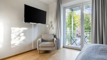 Two-Bedroom Suite with balcony | Arbetsyta för laptop, gratis wi-fi och sängkläder