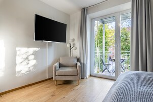 Two-Bedroom Suite with balcony | 笔记本电脑工作区、免费 WiFi、床单