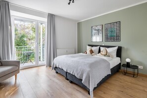 Espacio para trabajar con laptop, wifi gratis y ropa de cama 