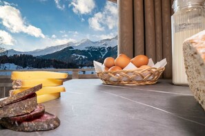 Unclassified image, 5 of 39, button