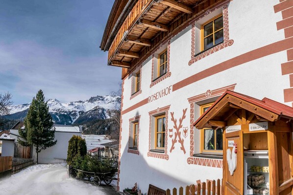 Unclassified image, 1 of 35, button