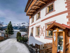 Unclassified image, 2 of 35, button