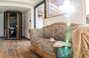 TV - Vacation apartment Veilchen - ROSENHOF Apartments & Wellness & Farm (Nauders)