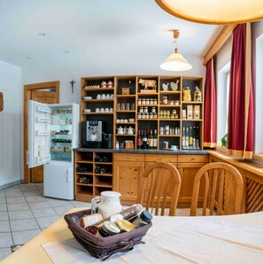 Dining - Vacation apartment Veilchen - ROSENHOF Apartments & Wellness & Farm (Nauders)