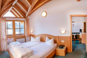 3 chambres, coffres-forts dans les chambres, Wi-Fi, draps fournis