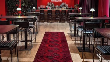 Cocktail bar