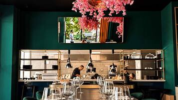 Lunch and dinner served, Mediterranean cuisine