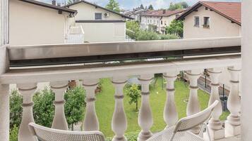 Chambre Double Confort, salle de bains commune | 1 chambre, décoration personnalisée, ameublement personnalisé