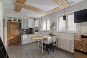 Individually decorated, individually furnished, blackout drapes - Rooms and Apartments in Eagle's Nest (Ljubljana)