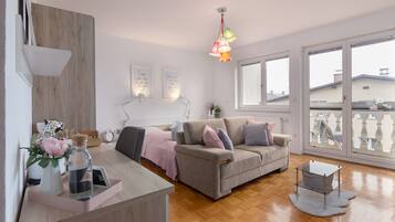 Comfort Double Room, Shared Bathroom | 1 bedroom, individually decorated, individually furnished