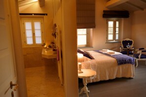 3 habitaciones, tabla de planchar con plancha, wifi y ropa de cama