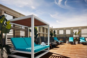 Outdoor pool, open 6:00 AM to 10:00 PM, free pool cabanas, pool loungers - Hyatt House LAX/Century Blvd (Los Angeles)
