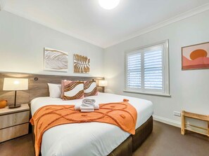 2 bedrooms, iron/ironing board, Internet, bed sheets