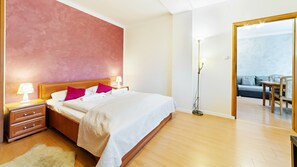 Apartment (14) | Laptopgeeigneter Arbeitsplatz, kostenloses WLAN, Bettwäsche