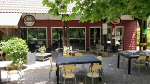 Terrace/patio - Au Tour De L'Aveyron (L'Hospitalet-du-Larzac)