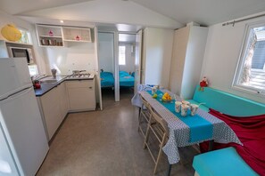 Espresso maker, high chair - Au Tour De L'Aveyron (L'Hospitalet-du-Larzac)