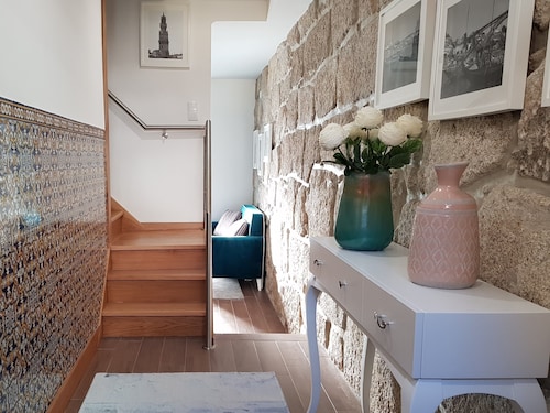 Private house (not shared) Located 600m from the historic center of Porto