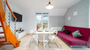Apartment (3A/20) | Living room | Flat-screen TV - Apartamenty Sun & Snow na Wilczej (Karpacz)