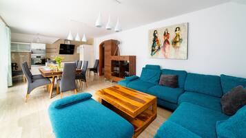 Apartment (16) | Living area | Flat-screen TV