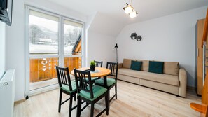 Apartment (17 z antresolą)