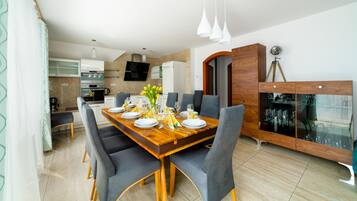 Appartement (16) | Dineren op de kamer