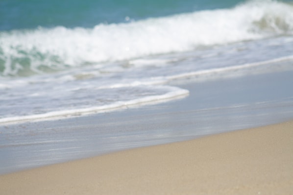 Plage à proximité, sable blanc, massages sur la plage