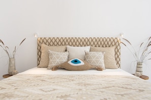Junior Studio Suite | Premium bedding, minibar, in-room safe, individually decorated - Hotel Villa Flora (Naxos)