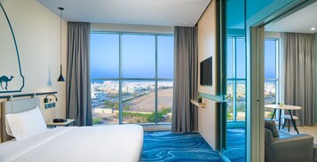 套房, 1 间卧室 | 客房内保险箱、办公桌、笔记本电脑工作区、遮光窗帘