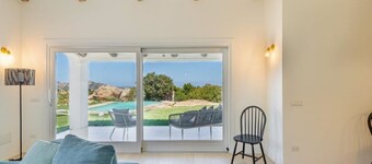 Modern villa with private pool, 4 bedrooms, 4 bathrooms