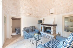 Televisión y chimenea 