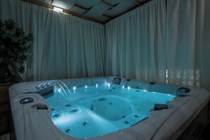 Outdoor pool - Lucky Suites (Rethymno)