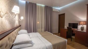 ์คํ ๋ค๋ ๋๋ธ๋ฃธ ๋๋ ํธ์๋ฃธ | 1 ๊ฐ์ ์นจ์ค, ๋ฏธ๋๋ฐ, ์๋ง ์ปคํผ, ๋ฐฉ์ ์ค๋น