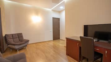 스위트 | 거실 공간 | 평면 TV