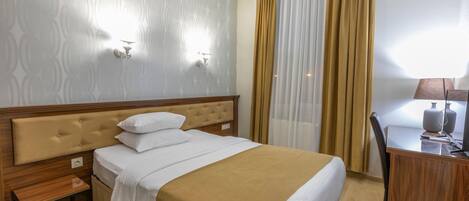Standard Double or Twin Room | 1 bedroom, minibar, blackout drapes, soundproofing