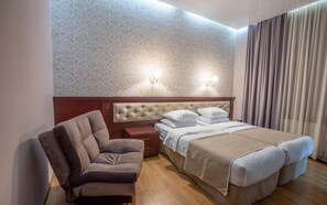 Minibar, cortinas blackout y sistema de insonorización 