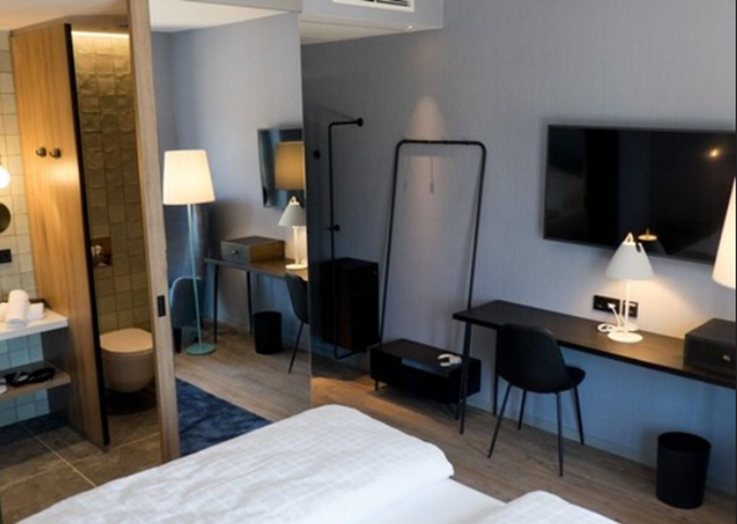 double room | 1 bedroom, in-room safe, blackout curtains, soundproofing