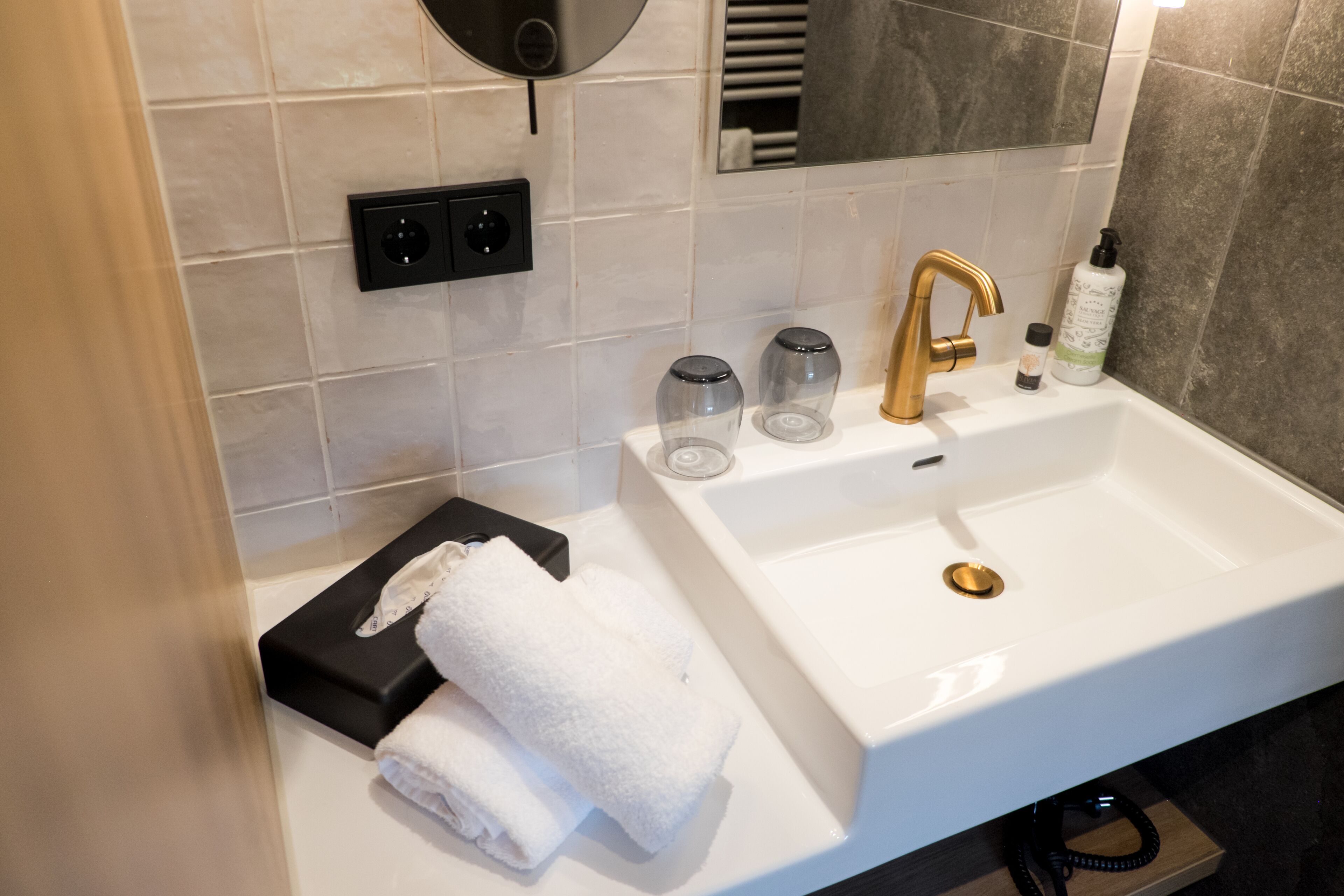 double room | bathroom | towels