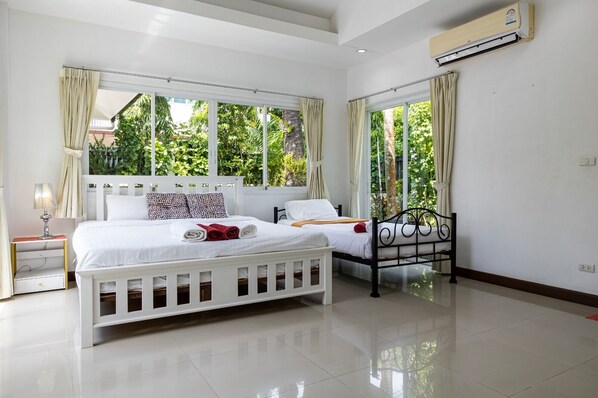 4 bedrooms, in-room safe, desk, iron/ironing board