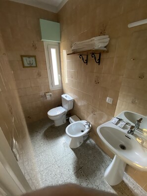 مستلزمات مجانية للعناية الشخصية، مناشف