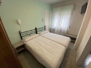 أسرّة أطفال/رضّع (مجانًا) وواي فاي مجانًا