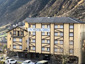 A hotel with a sign reading "HOTEL GRIU" and a restaurant sign below it. - Hotel Griu (Encamp)