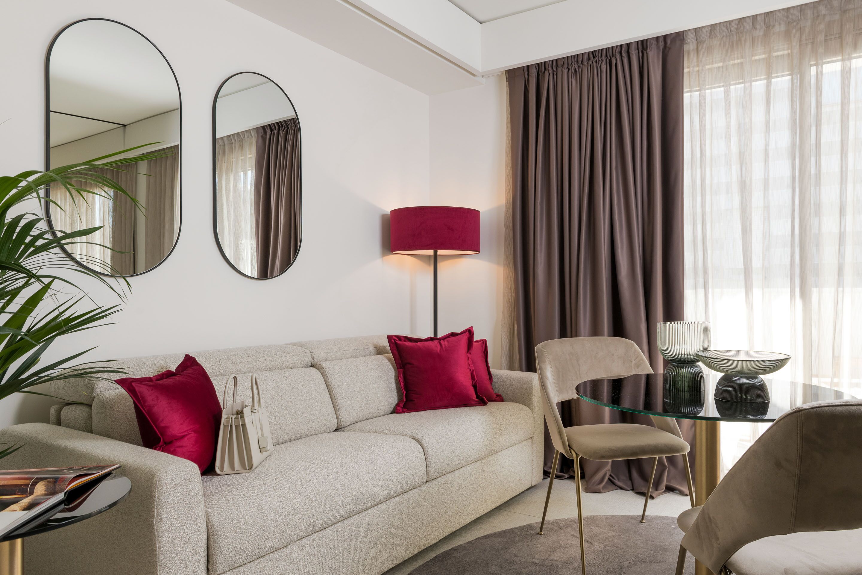 Executive Suite, Hot Tub | Living area