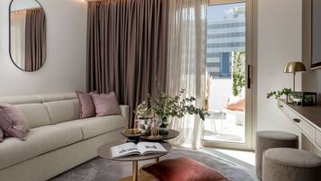 Suite junior, hidromasaje | Área de sala de estar