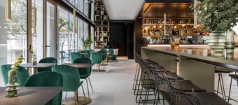 โรงแรมวี มี สวีท