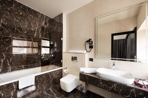 Suite Supérieure, vue ville | Salle de bain