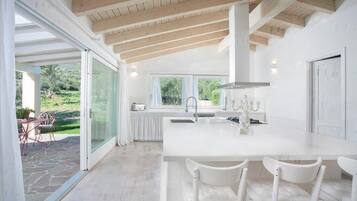 Réfrigérateur, four, plaque de cuisson, lave-vaisselle