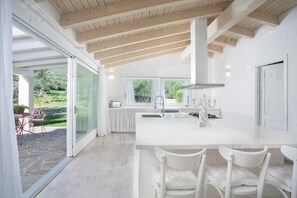 Réfrigérateur, four, plaque de cuisson, lave-vaisselle