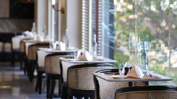 Café da manhã com buffet todos os dias (INR 991 por pessoa)