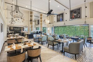 Daily buffet breakfast (INR 1114 per person)